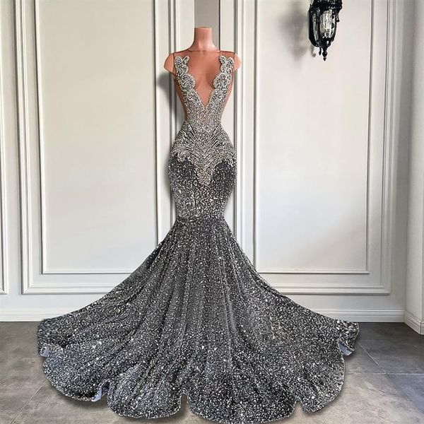 Vestidos de fiesta largos y brillantes sexys 2023 Sheer O-cuello Cristales de plata de lujo Lentejuelas de diamante Sirena Vestidos de fiesta de noche para niña negra Robe337z