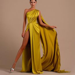 Sexy lange gele geplooide avondjurken met spleet/lint omhulsel Een schoudervegen trein ritssluiting terug prom jurken voor vrouwen