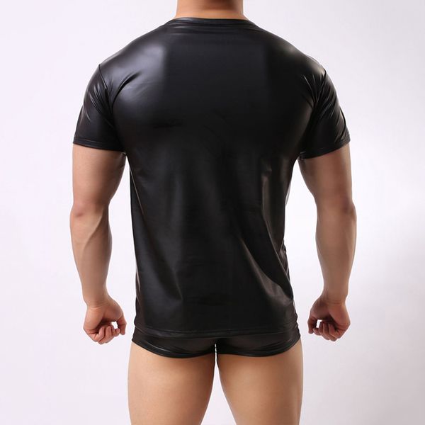 T-shirt noir de faux cuir masculin