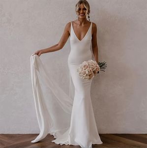 Sexy Mermaid Crepe Vestidos de boda de cuello en V en vestido de marfil de marfil plisado de novia trompeta vestidos de novia con cinta para mujeres