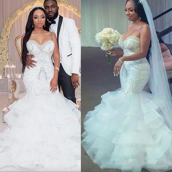 Vestidos de novia de sirena sexys, vestidos de novia nigerianos en capas con bordado de cuentas y perlas de cristal con volantes