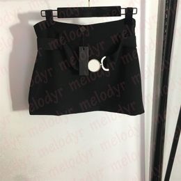 Minifaldas sexys para mujer, vestido negro de Metal clásico, falda acampanada de diseñador con cinturón, vestidos ajustados de cintura alta, ropa de calle