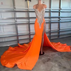 Sexy oranje prom -jurken voor Afrikaanse vrouwen satijnen kralen lovertjes pure nek mouwloze hoge zijde gesplitste rode loper avondjurk Vestidos de noche