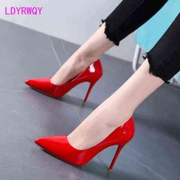 Sexy cuir verni pointu talons hauts femme 2022 nouvelles chaussures professionnelles rouge stiletto chaussures simples G220425