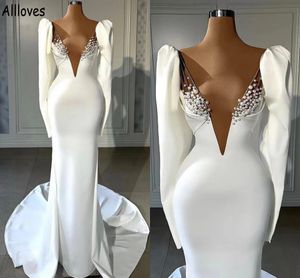 Abiti da sposa a sirena con scollo a V sexy scollo a V Splendide perle maniche lunghe Dubai Abiti da sposa arabi con strascico Vintage Boho Elegant Satin Robes de Mariee CL1230