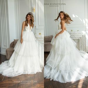 Sexy Plus La Taille Robes De Mariée Col En V Profond Dentelle Appliques Dot Tiered Robes De Mariée Creux Dos Balayage Train A-ligne Robe De Mariée Vestidos