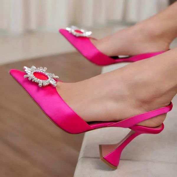 Sandales pointues sexy Slingbacks Pompes Chaussures à talons hauts Designers de luxe Satin Tournesol Boucle en cristal Embelli Sandale pour femme une variété de couleurs disponibles