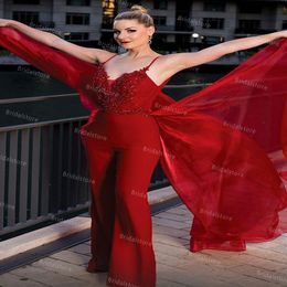 Robes de soirée sexy combinaison rouge 2021 avec surjupe train perlé bretelles spaghetti robe de bal dos nu été robe de graduation formelle pas cher