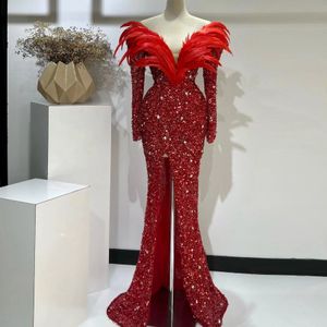 Sexy Red Mermaid Prom -jurken lovertjes veren lange mouwen split luxe formele feest avondjurk robe de soiree