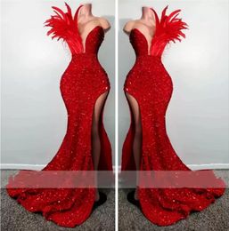 Sexy Rode Pailletten Prom Jurken Met Veren Hoge Split Mermaid Avondjurken Formele Partij Robe De Mariee BC14331