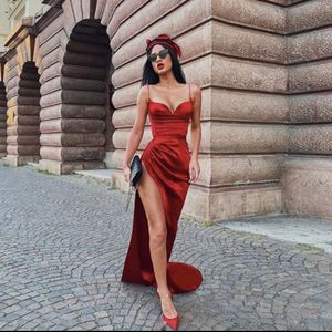 Sexy rode spaghetti riemen satijnen formele jurken eenvoudige stijl lange prom jurken feestjurken vestidos de festa plus size avondjurk