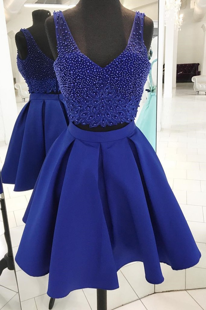 Sexig Royal Blue Two Pieces Homecoming Klänning Kort 2021 V Neck Beaded Sequined Pearls A Line Satin Billiga Prom Graduation Party Dresses