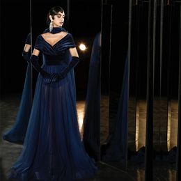 Sexy voir à travers les robes de soirée Portrait robe de sangle de velours pour les Occasions spéciales col en v bleu Vestido de gala novia