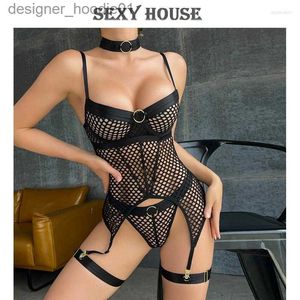 Ensemble sexy Ensembles de soutiens-gorge Lingerie érotique sexy Femmes Soutien-gorge et culotte Jarretières 3pcs Maille à travers les sous-vêtements pour femmes Ensemble Costumes porno L230918