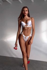 Ensemble sexy entrejambe sexy lingerie luxe push up Bra sous-vêtements fantaisie net censuré des femmes 2 pièces blanches intimes Bilizna tenue 230808