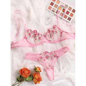 Ensemble sexy Lingerie Sexy Sous-vêtements de broderie florale Dentelle transparente Kits de soins de la peau courts Ensemble de fées délicates Femme 2 pièces 230830