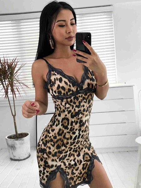 Ensemble sexy Nouvelle lingerie sexy sexy Lrregular dentelle licou imprimé léopard fendu super court sauvage sans bretelles chemise de nuit Micro bikini sexy LeopardL2401