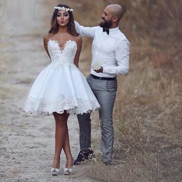 Vestidos de novia cortos atractivos del país de la playa Barato 2017 Vestidos de novia de encaje de novia por encima de la rodilla Vestidos de novia por encargo China EN62710