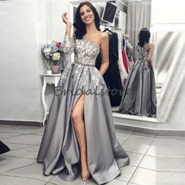 Sexy Silver Prom Dresses One Long manga de encaje formal Vestidos de noche apliques Slits Women Party Wear Skirt With Pocket 2020 Roll Afric 215o