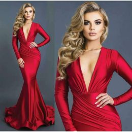 Sexy mouwen avond met zeemeermin Fancy Lange Deep V Neck Elastic Satin Sweep Train Ruffles Prom Dress Red Carpet Dresses Es Es