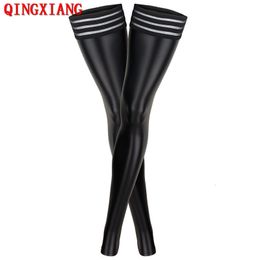 Sexy sokken S-2xl plus size sexy dames dame zwart natte look faux lederen dij hoge kousen pu gestreepte legging kostuum rollenspel uniform 230817