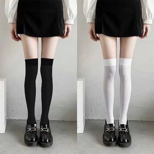 Chaussettes sexy coloride les chaussettes blanches noires pour femmes mignonnes lolita doux legging fine dames filles bassages sexy femmes 240416