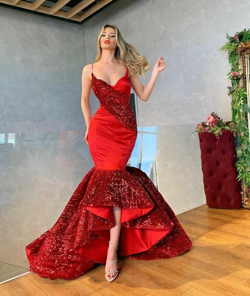 Sexy Spaghetti Strap robes de soirée Glitter Sequine Hi-Lo Red Celebrity Prom Dress Tiered Special Occasion Wear Robe de mari￩e