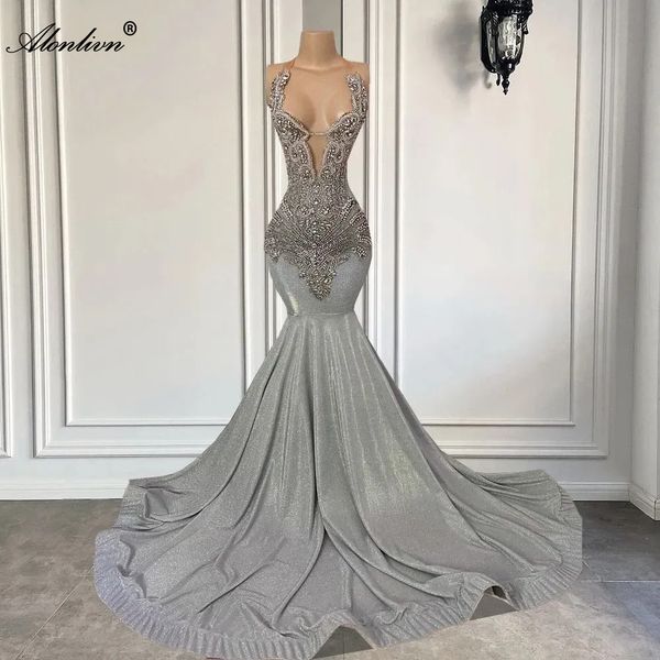 Vestidos de fiesta con cuello halter brillante y sexy Escote en V transparente Cristales de plata de color gris de lujo Lentejuelas de diamante Sirena Vestidos de fiesta de graduación para mujer