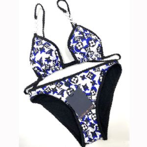 Traje de baño sexy Conjunto de bikini bordado Trajes de dos piezas L26V Letras de marca Trajes de baño Diseñador Cadena de metal Damas de alta calidad sin respaldo Trajes de baño divididos