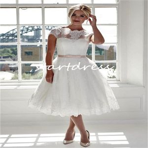 Sexy thé longueur robes de mariée courtes 2024 avec ceinture élégante une ligne appliques dentelle Boho plage robe de mariée col transparent manches élégantes Robe Mariee Robes de Noiva