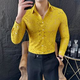 Sexy chemises en dentelle transparente pour hommes vêtements de luxe coréens Slim Fit décontracté à manches longues hommes chemise sociale robe élégante smoking 240312