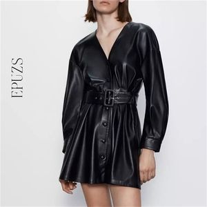 Sexy col en v Faux cuir mini robe femmes noir manches bouffantes robe élégante PU dames robes Vintage coréen vestidos 210521