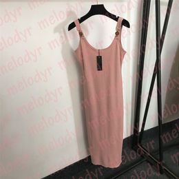 Sexy vestjurk Designer roze gebreide rokken met gouden gesp Zomer hoge elastische slanke jurk Mouwloze slingjurken