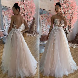 Robe de mariée sexy A-ligne col en V profond sans manches en dentelle appliques illusion tulle étage longueur tribunal train robes de mariée sur mesure