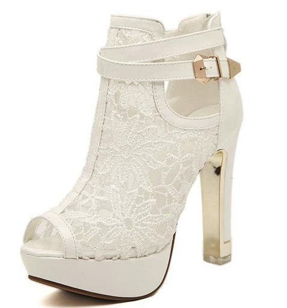 Sexy Blanc Noir Sandales Dentelle Évider Peep Toe Bottines Boucle Talons En Métal Respirant Chic Chaussures De Mariage 2 Couleurs Taille EU 34 à 39