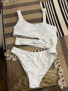 Sexy White One Piece Swimsuit Women Cutt Out Triangl Traje de baño Trajes de baño Vestidos de cubierta de playa Vista de traje de natación para mujeres Tankinis