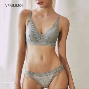 Femmes sexy lingerie Ensemble de sous-vêtements en dentelle douce BEAUTÉE broderie florale bralette basse taille voir à travers la culotte plus taille de soutien-gorge x0526