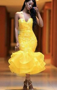Robes de cocktail jaunes sexy chérie dentelle appliques longueur de thé volants jupe robe de soirée fille africaine robes de bal 8647639