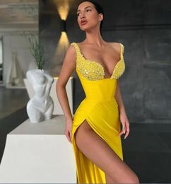 Sexy Yellow Satin Mermaid Dresses Prom Vestidos de lentejuelas de lentejuelas de gliteo de corpiño Correos de espagua de cuerpos High Sport Slit Formal Fiest Party Gowns