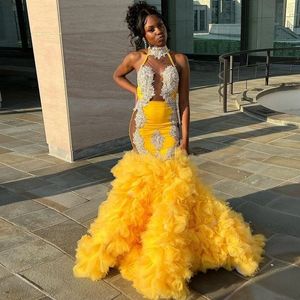 Sexy geel satijnen prom jurken 2023 halter ruches bodem appliques afstuderen jurk backless tiere mermaid vestidos de feestjurk