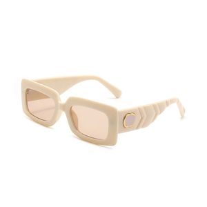 Sombras Gafas de sol diseñador de gafas Sun para mujeres Retro Clásico Occhiali Da Sole UV400 Protección de marco ancho Ligero Gafas de sol Simple HG068