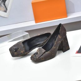 Shake Pump Designer Women Sandals Geuthine Le cuir sandale talons grossiers