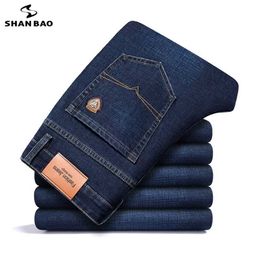 Shan bao herfst lente ingericht rechte stretch denim jeans klassieke stijl badge jeugd heren business casual jeans broek 211104