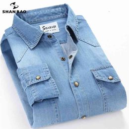Shanbao heren slanke denim shirt lente luxe hoge kwaliteit 100% katoen vierkante kraag pocket knop mode lange mouw 210721