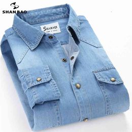 Shanbao heren slanke denim shirt lente luxe hoge kwaliteit 100% katoen vierkante kraag pocket knop mode lange mouw shirt 210708