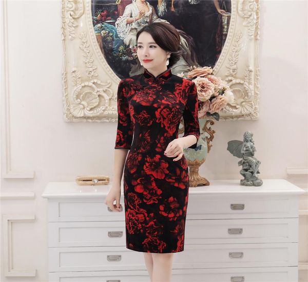 Shanghai Story Rouge Floral Noir Velours Qipao Robe traditionnelle chinoise Robe cheongsam à manches 34 Longueur genou Robe orientale7694410