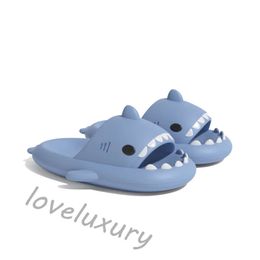 Sandales de requin glisse pour les femmes pantoufles hommes mignon nouveauté dessin animé anti-glissement