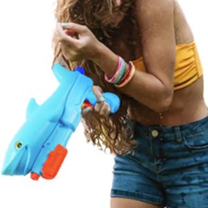 Sharks Water Guns For Kids Lange-afstand schietwater Soaker Blaster Squirt Toy Multicolor Squirt Guns for Swimming Pool Beach 240416