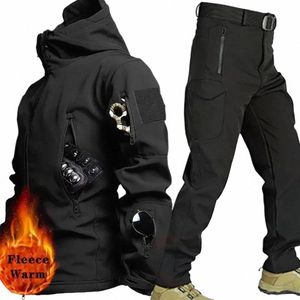 Conjuntos de piel de tiburón Hombres Pantalones de trabajo de invierno 2 piezas Set Traje táctico impermeable al aire libre Camo Mutli Bolsillo Chaqueta de combate Pesca p2ma #