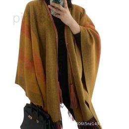 Sjaals Designer Nieuwe kleurrijke gestreepte jacquard wollen mantel, vrouwelijke internetberoemdheid, Same Horse Count Series, vloeiende Su QV6D